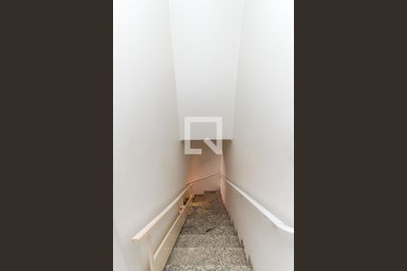 Casa para alugar com 200m², 2 quartos e 1 vagaEscada 