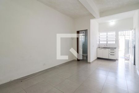 Sala/Cozinha de casa para alugar com 1 quarto, 24m² em Jardim Sabara, São Paulo