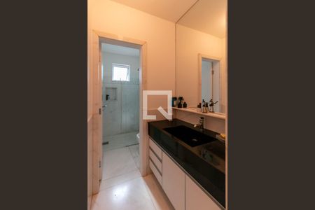 Casa à venda com 638m², 3 quartos e 3 vagasBanheiro Social