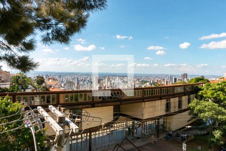 Casa à venda com 638m², 3 quartos e 3 vagasVista