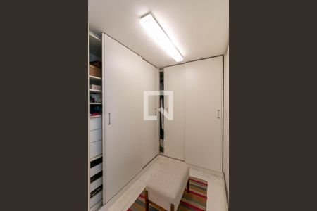 Casa à venda com 638m², 3 quartos e 3 vagasQuarto Suíte 2