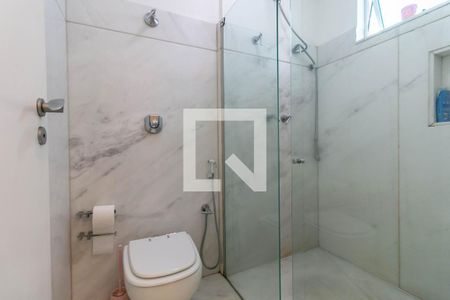 Casa à venda com 638m², 3 quartos e 3 vagasBanheiro da Suíte 2