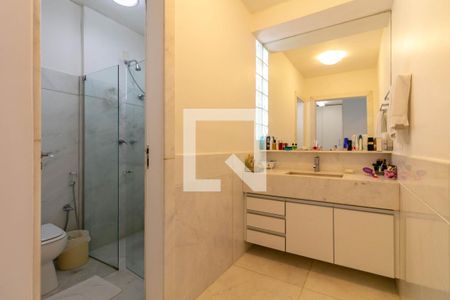 Casa à venda com 638m², 3 quartos e 3 vagasBanheiro da Suíte 2