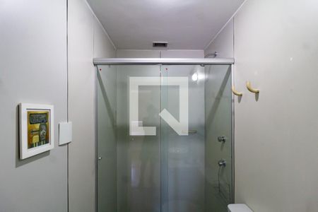 Apartamento para alugar com 70m², 2 quartos e 1 vagaDetalhe do banheiro social