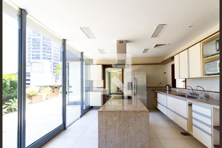 Apartamento para alugar com 70m², 2 quartos e 1 vagaCozinha do salão