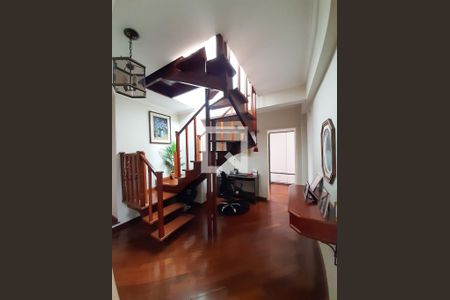 Apartamento à venda com 296m², 3 quartos e 3 vagasEscada acesso 2º andar