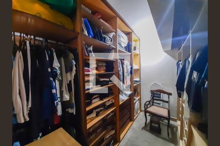 Apartamento à venda com 296m², 3 quartos e 3 vagasSuíte Master - Closet