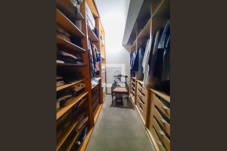 Apartamento à venda com 296m², 3 quartos e 3 vagasSuíte Master - Closet