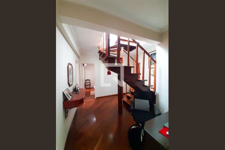 Apartamento à venda com 296m², 3 quartos e 3 vagasEscada acesso 2º andarEscada acesso 2º andar