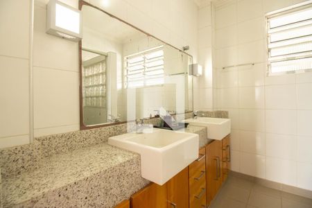 Apartamento para alugar com 166m², 3 quartos e 1 vaga Apartamento para alugar com 166m², 3 quartos e 1 vagaBanheiro da Suíte