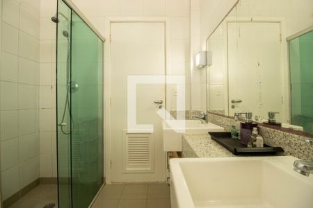 Apartamento para alugar com 166m², 3 quartos e 1 vaga Apartamento para alugar com 166m², 3 quartos e 1 vagaBanheiro da Suíte