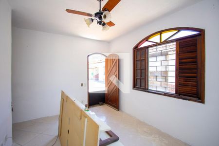 Sala de casa de condomínio para alugar com 2 quartos, 70m² em Centro, São Gonçalo