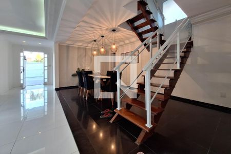 Escada de casa à venda com 5 quartos, 380m² em Piratininga, Niterói