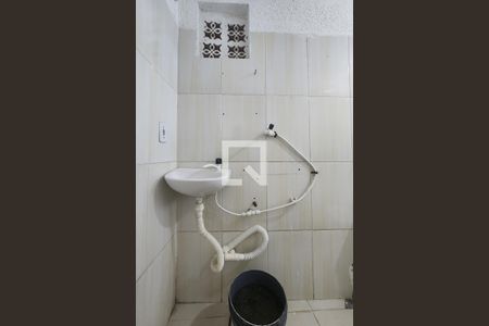 Banheiro de apartamento para alugar com 1 quarto, 30m² em Jardim Placaford, Salvador
