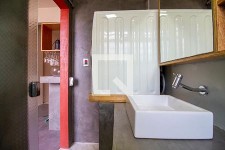 Banheiro de kitnet/studio para alugar com 1 quarto, 28m² em Bela Vista, São Paulo