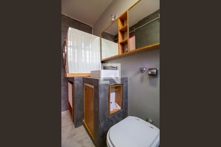 Banheiro de kitnet/studio para alugar com 1 quarto, 28m² em Bela Vista, São Paulo