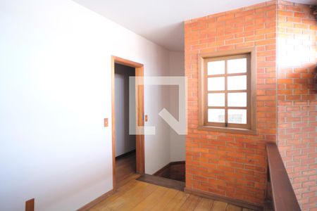 Hall - Segundo andar de casa à venda com 4 quartos, 300m² em Jardim São Pedro, Porto Alegre