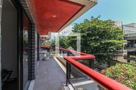 Apartamento à venda com 140m², 3 quartos e 2 vagasVaranda