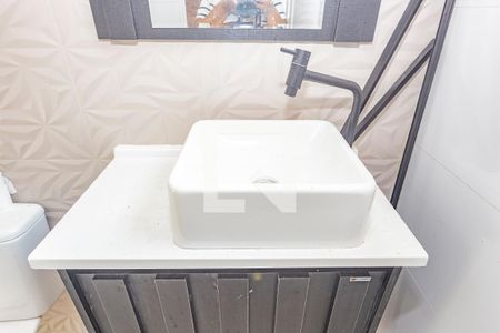 Casa à venda com 170m², 3 quartos e 2 vagas Casa à venda com 170m², 3 quartos e 2 vagasBanheiro