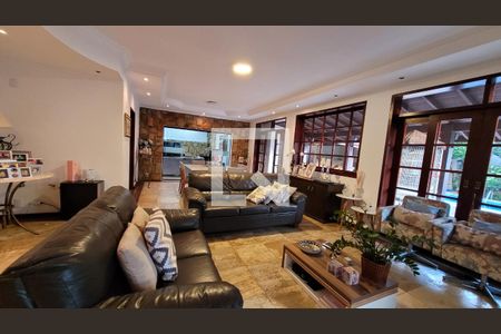 Casa de condomínio à venda com 470m², 4 quartos e 4 vagasSala