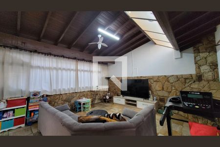 Sala de TV de casa de condomínio à venda com 4 quartos, 470m² em Vila Madalena, Campinas