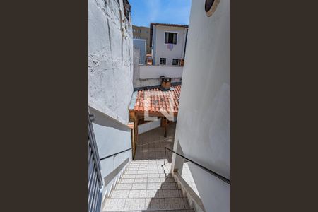 Casa à venda com 170m², 2 quartos e 2 vagasEscada