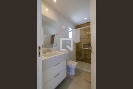 Casa de condomínio à venda com 400m², 4 quartos e 4 vagas Casa de condomínio à venda com 400m², 4 quartos e 4 vagasBanheiro Suíte 4