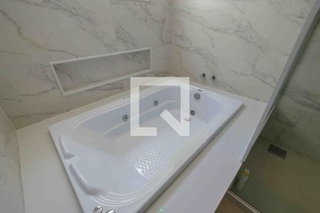 Casa de condomínio à venda com 400m², 4 quartos e 4 vagas Casa de condomínio à venda com 400m², 4 quartos e 4 vagasBanheiro Suíte 1