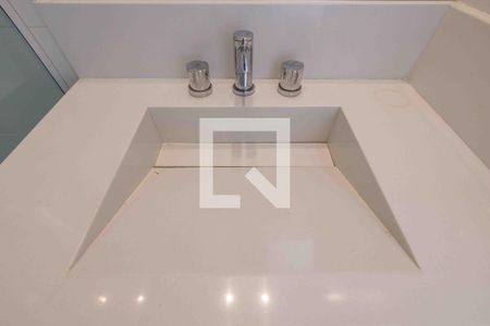 Casa de condomínio à venda com 400m², 4 quartos e 4 vagas Casa de condomínio à venda com 400m², 4 quartos e 4 vagasBanheiro de Serviço