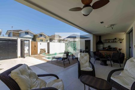 Casa de condomínio à venda com 400m², 4 quartos e 4 vagas Casa de condomínio à venda com 400m², 4 quartos e 4 vagasQuintal