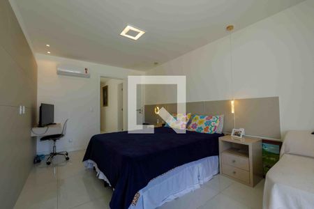 Casa de condomínio à venda com 400m², 4 quartos e 4 vagas Casa de condomínio à venda com 400m², 4 quartos e 4 vagasSuíte 4