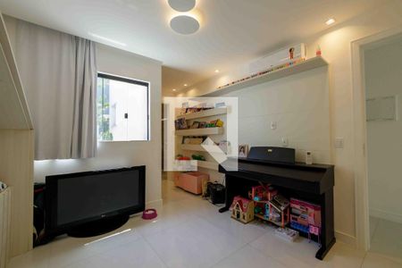 Casa de condomínio à venda com 400m², 4 quartos e 4 vagas Casa de condomínio à venda com 400m², 4 quartos e 4 vagasSuíte 3