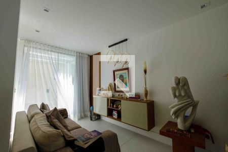 Casa de condomínio à venda com 400m², 4 quartos e 4 vagas Casa de condomínio à venda com 400m², 4 quartos e 4 vagasSala