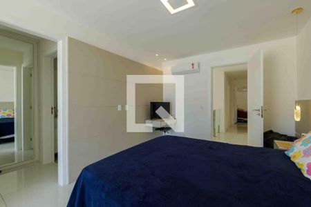 Casa de condomínio à venda com 400m², 4 quartos e 4 vagas Casa de condomínio à venda com 400m², 4 quartos e 4 vagasSuíte 4