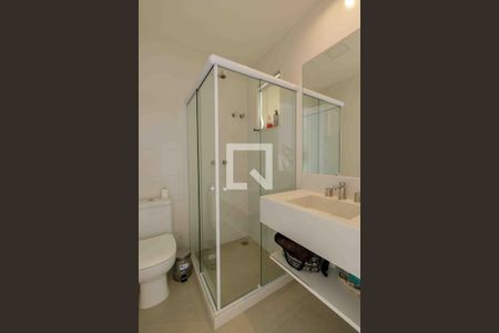 Casa de condomínio à venda com 400m², 4 quartos e 4 vagas Casa de condomínio à venda com 400m², 4 quartos e 4 vagasBanheiro de Serviço