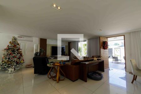 Casa de condomínio à venda com 400m², 4 quartos e 4 vagas Casa de condomínio à venda com 400m², 4 quartos e 4 vagasSala