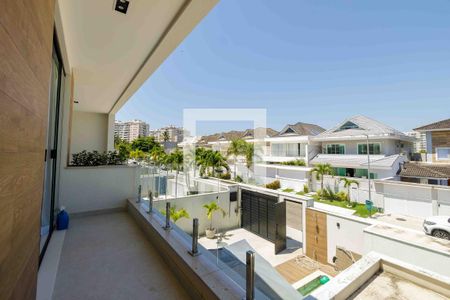 Casa de condomínio à venda com 400m², 4 quartos e 4 vagas Casa de condomínio à venda com 400m², 4 quartos e 4 vagasVaranda Suíte 4