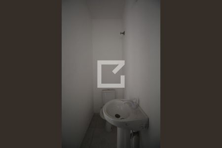 Banheiro de kitnet/studio para alugar com 1 quarto, 24m² em Cambuci, São Paulo