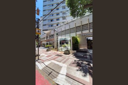 Apartamento para alugar com 70m², 2 quartos e 1 vagaFachada