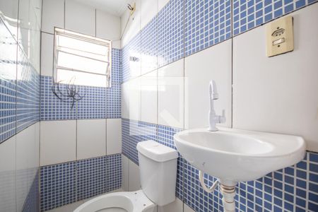 Banheiro de casa para alugar com 2 quartos, 45m² em Veloso, Osasco