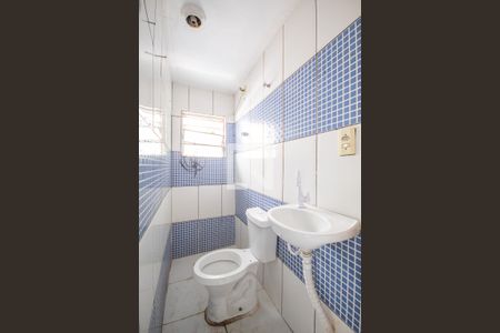 Banheiro de casa para alugar com 2 quartos, 45m² em Veloso, Osasco