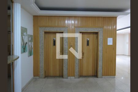 Apartamento à venda com 69m², 2 quartos e 1 vagaHall de Entrada (Elevadores)