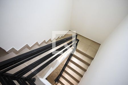 Escada de casa à venda com 3 quartos, 167m² em Jardim Oliveiras, Taboão da Serra
