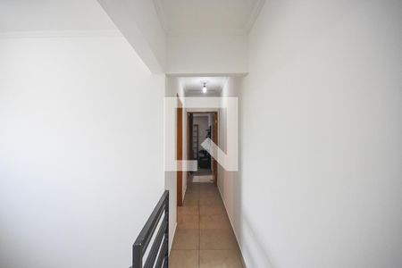 Corredor de casa à venda com 3 quartos, 167m² em Jardim Oliveiras, Taboão da Serra