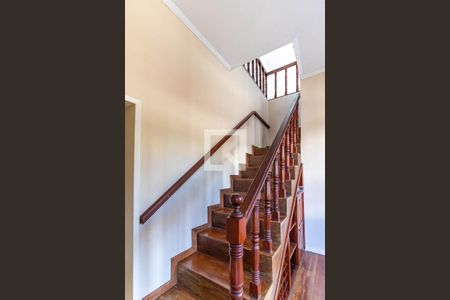 Casa à venda com 220m², 3 quartos e 2 vagasEscadas