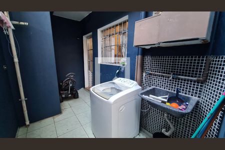 Casa à venda com 180m², 4 quartos e 2 vagas Casa à venda com 180m², 4 quartos e 2 vagasÁrea de Serviço 2