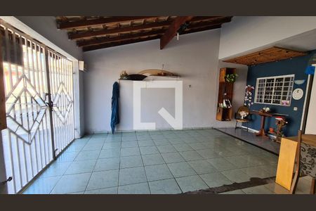 Casa à venda com 180m², 4 quartos e 2 vagas Casa à venda com 180m², 4 quartos e 2 vagasGaragem