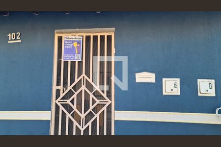 Casa à venda com 180m², 4 quartos e 2 vagas Casa à venda com 180m², 4 quartos e 2 vagasFachada