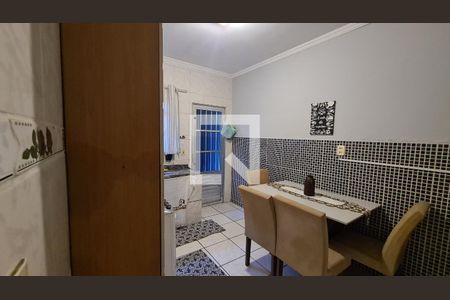 Casa à venda com 180m², 4 quartos e 2 vagas Casa à venda com 180m², 4 quartos e 2 vagasCozinha 2