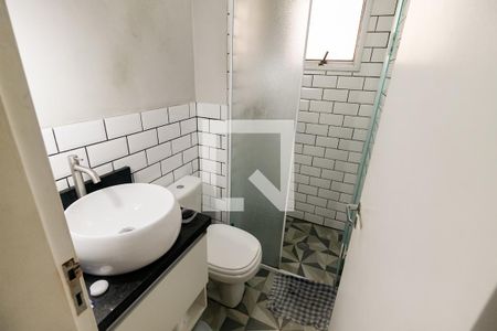 Banheiro de apartamento à venda com 2 quartos, 54m² em Vila Pirajussara, São Paulo